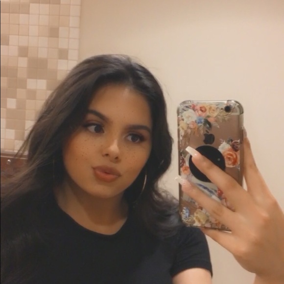Meet your Posher, Alondra - Picture 1 of 1